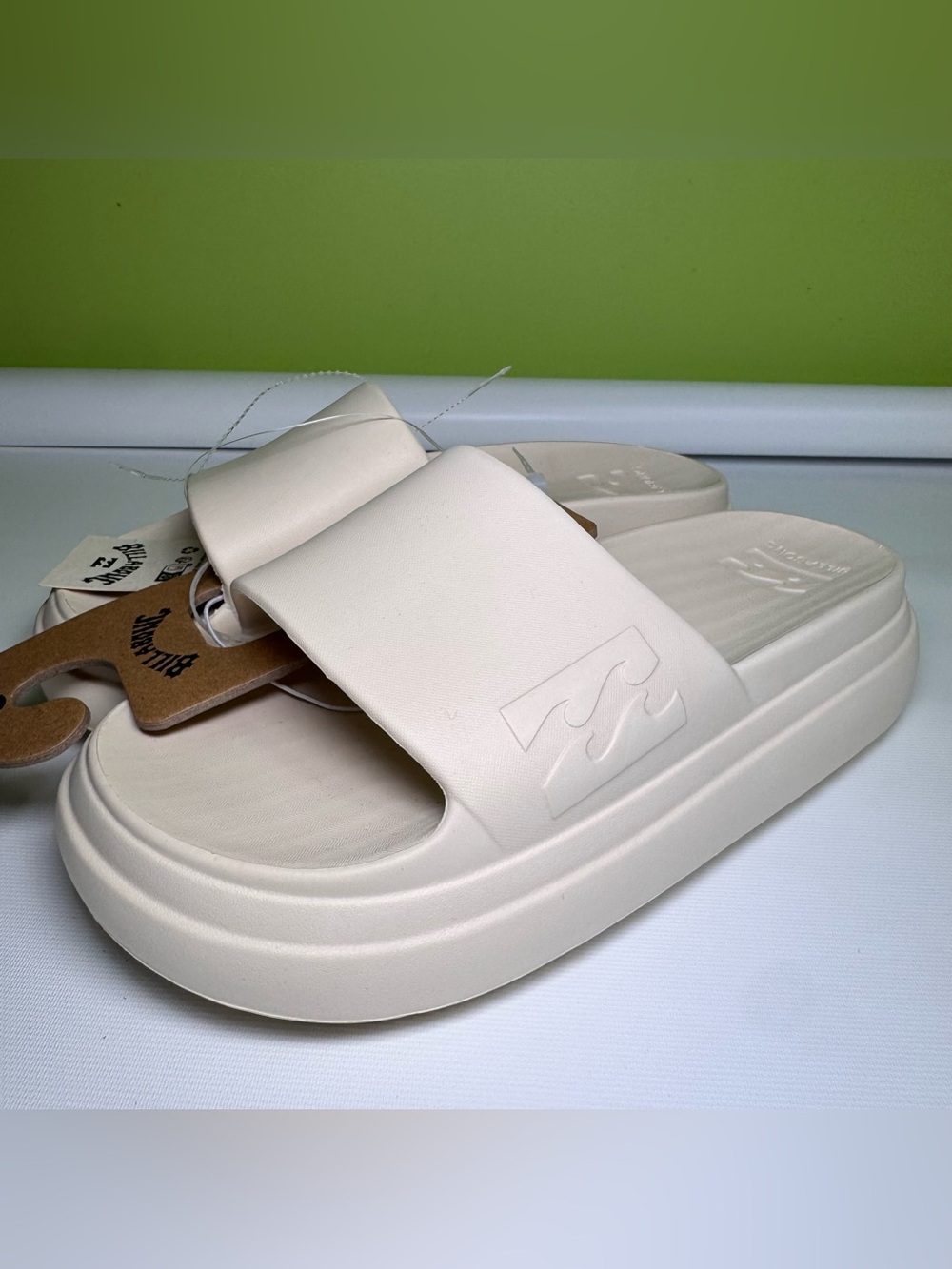 Billabong - Biege Cushion Slides Sandals Size 7 NWT